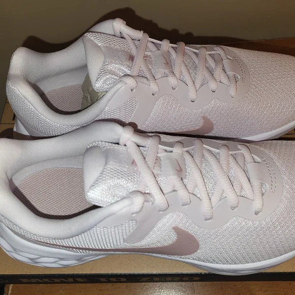 Brand New Women's Size 8.5 Sneakers - Picture 9 of 11